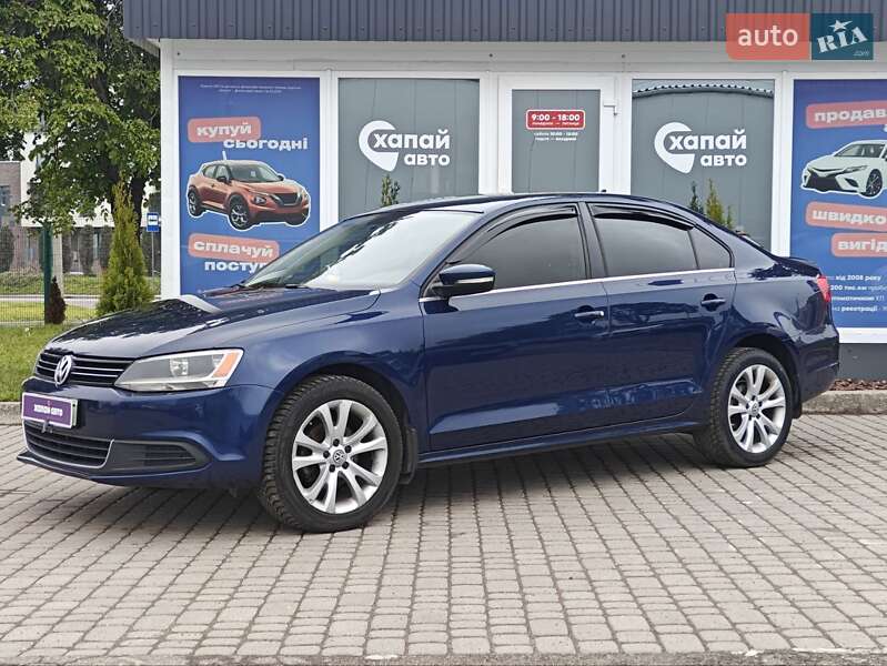 Седан Volkswagen Jetta 2013 в Львові