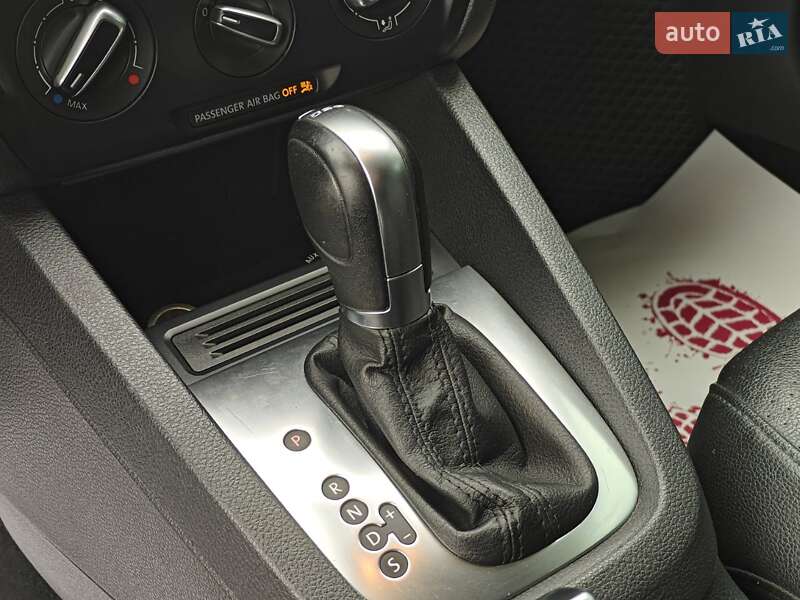 Седан Volkswagen Jetta 2013 в Львові