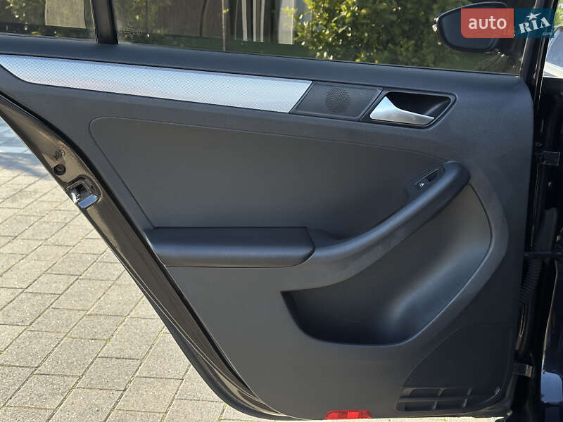 Седан Volkswagen Jetta 2015 в Мукачевому