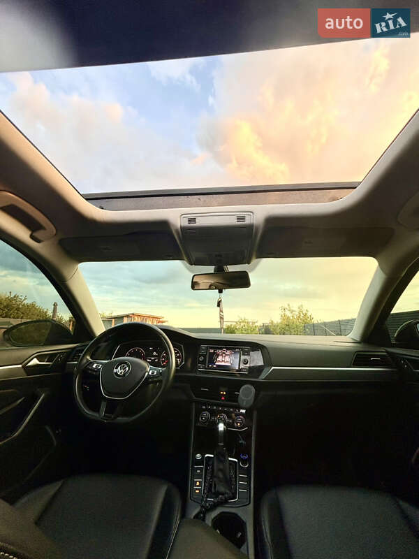 Седан Volkswagen Jetta 2019 в 