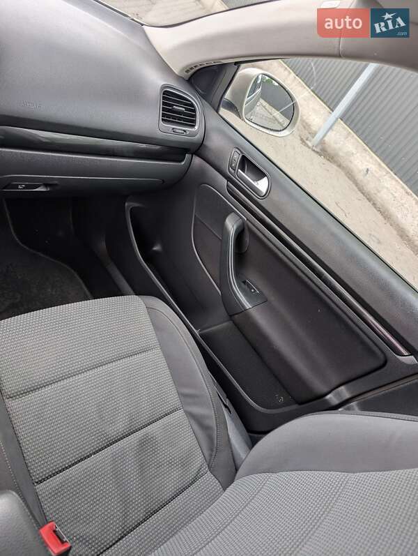 Универсал Volkswagen Jetta 2013 в Львове