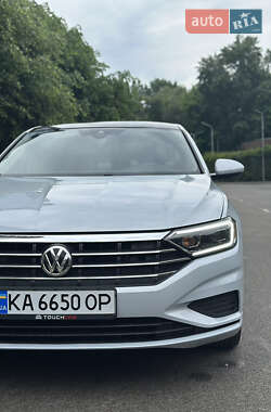 Седан Volkswagen Jetta 2018 в 