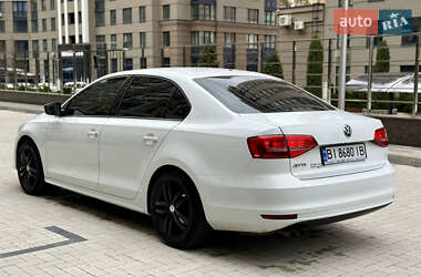Седан Volkswagen Jetta 2015 в 