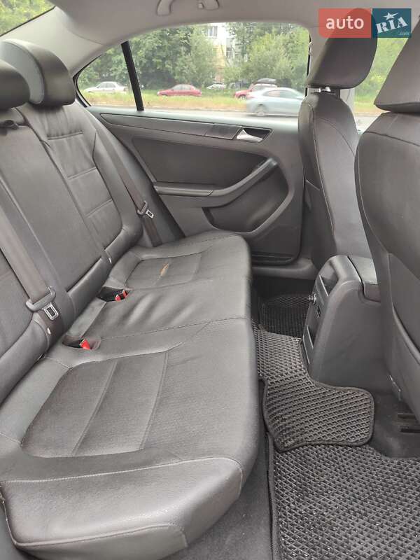 Седан Volkswagen Jetta 2012 в Кропивницком