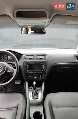 Седан Volkswagen Jetta 2012 в 