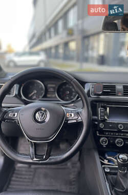Седан Volkswagen Jetta 2015 в 