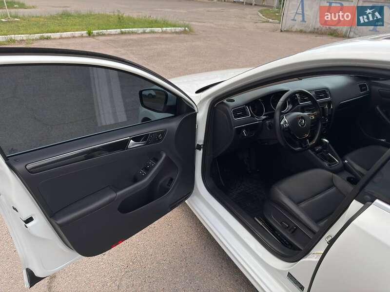 Седан Volkswagen Jetta 2015 в Запорожье