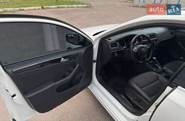 Седан Volkswagen Jetta 2015 в 