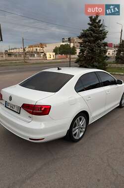 Седан Volkswagen Jetta 2015 в 