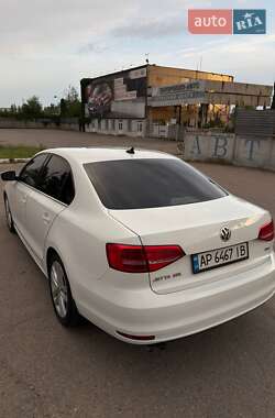 Седан Volkswagen Jetta 2015 в 