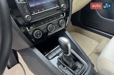 Седан Volkswagen Jetta 2016 в 