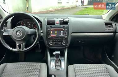 Седан Volkswagen Jetta 2010 в 