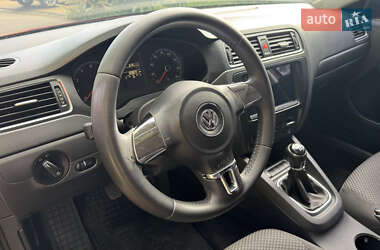 Седан Volkswagen Jetta 2012 в 