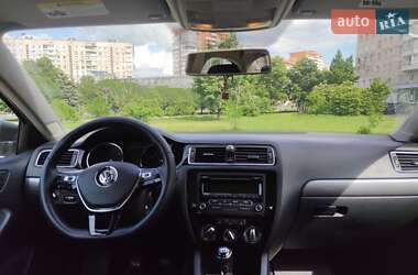 Седан Volkswagen Jetta 2014 в 