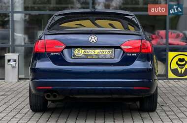 Седан Volkswagen Jetta 2010 в 