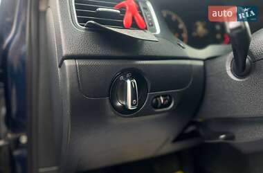 Седан Volkswagen Jetta 2010 в 