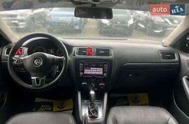Седан Volkswagen Jetta 2010 в 