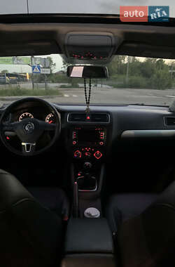 Седан Volkswagen Jetta 2014 в 