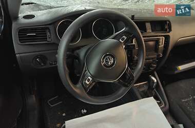 Седан Volkswagen Jetta 2015 в 
