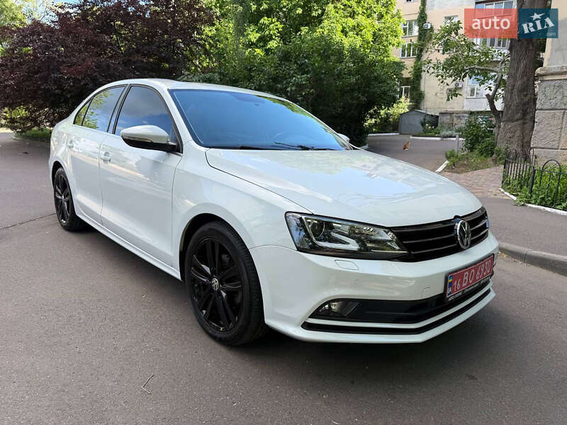 Седан Volkswagen Jetta 2015 в 