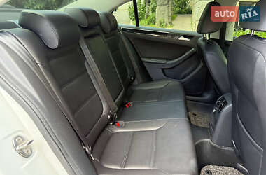 Седан Volkswagen Jetta 2015 в 