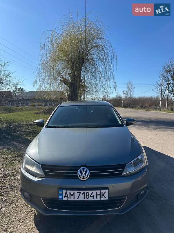 Седан Volkswagen Jetta 2013 в Житомире