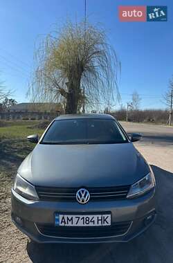 Седан Volkswagen Jetta 2013 в 
