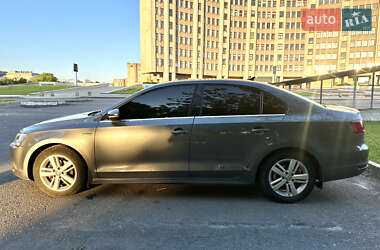 Седан Volkswagen Jetta 2013 в 