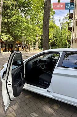 Седан Volkswagen Jetta 2018 в 