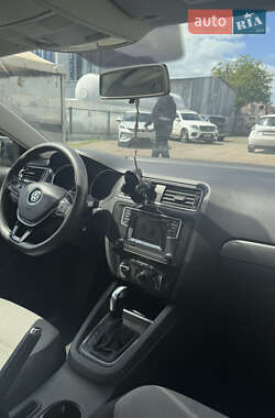 Седан Volkswagen Jetta 2016 в 