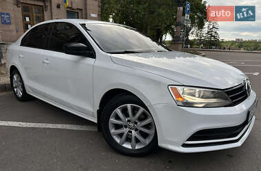 Седан Volkswagen Jetta 2015 в 