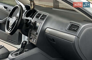 Седан Volkswagen Jetta 2015 в 