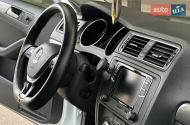 Седан Volkswagen Jetta 2015 в 