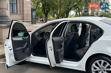 Седан Volkswagen Jetta 2015 в 