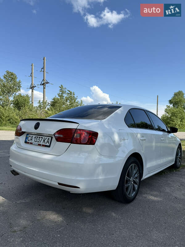 Седан Volkswagen Jetta 2012 в Кременчуці
