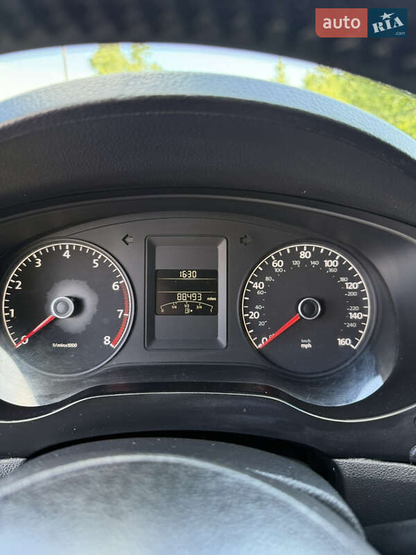 Седан Volkswagen Jetta 2012 в Кременчуці