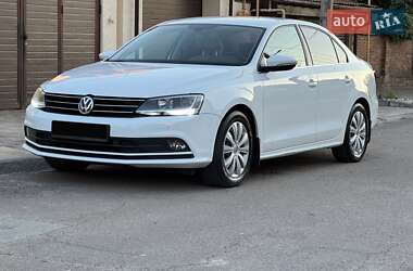 Седан Volkswagen Jetta 2016 в 