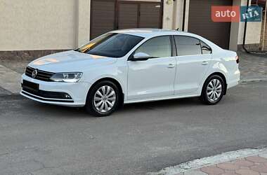 Седан Volkswagen Jetta 2016 в 
