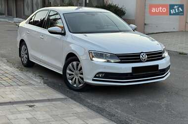 Седан Volkswagen Jetta 2016 в 