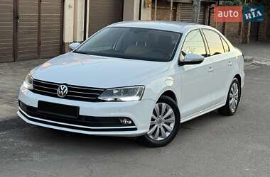 Седан Volkswagen Jetta 2016 в 