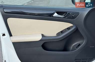 Седан Volkswagen Jetta 2016 в 