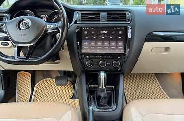 Седан Volkswagen Jetta 2016 в 