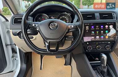 Седан Volkswagen Jetta 2016 в 