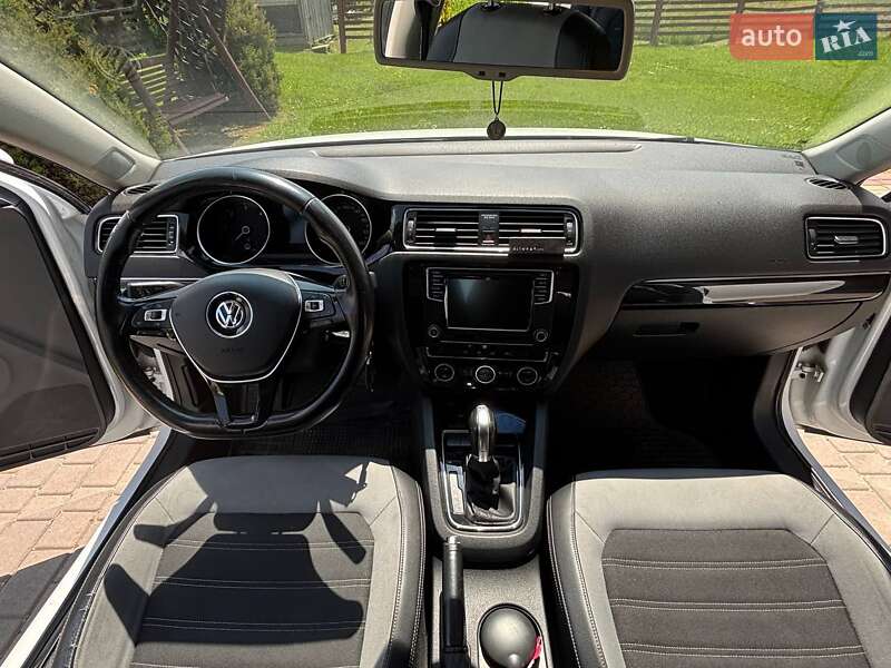 Седан Volkswagen Jetta 2016 в Калуше