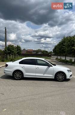 Седан Volkswagen Jetta 2016 в 