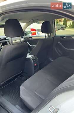 Седан Volkswagen Jetta 2016 в 