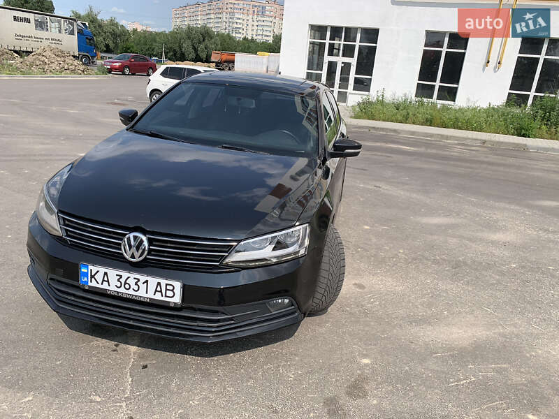Седан Volkswagen Jetta 2015 в 