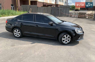 Седан Volkswagen Jetta 2015 в 