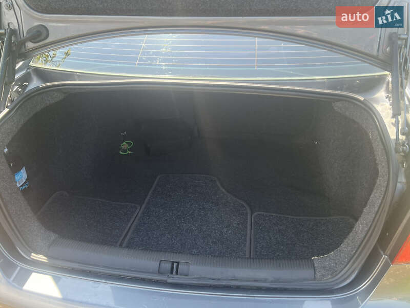 Седан Volkswagen Jetta 2006 в Калуше