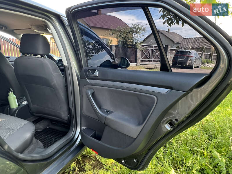 Седан Volkswagen Jetta 2006 в Калуше